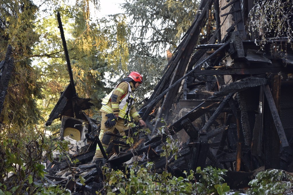 Grossfeuer Einfamilienhaus Siegburg Muehlengrabenstr P1098.JPG - Miklos Laubert